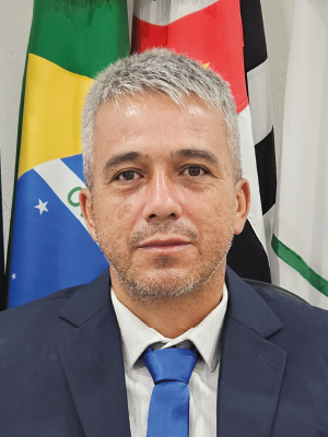 José.png